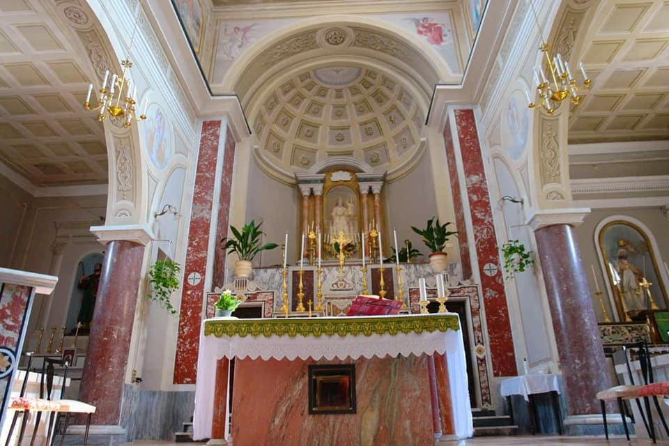 Perdifumo, interno della chiesa
