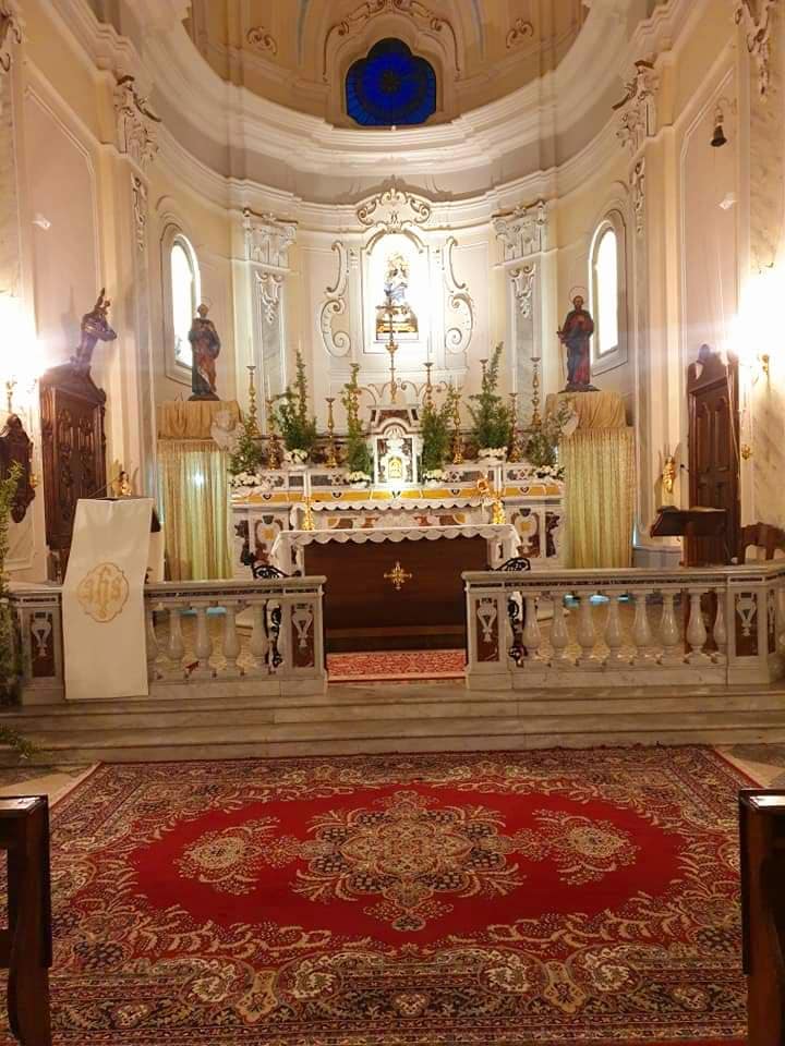 Stio, interno della chiesa dedicata ai Santi Pietro e Paolo